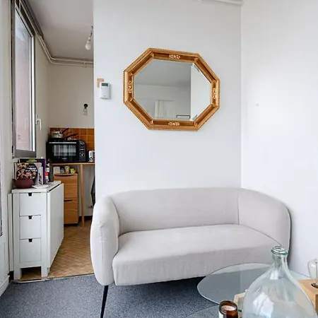Apartman Studio Design With Terrace Close To Bastille *