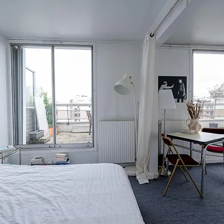 Apartman Studio Design With Terrace Close To Bastille *
